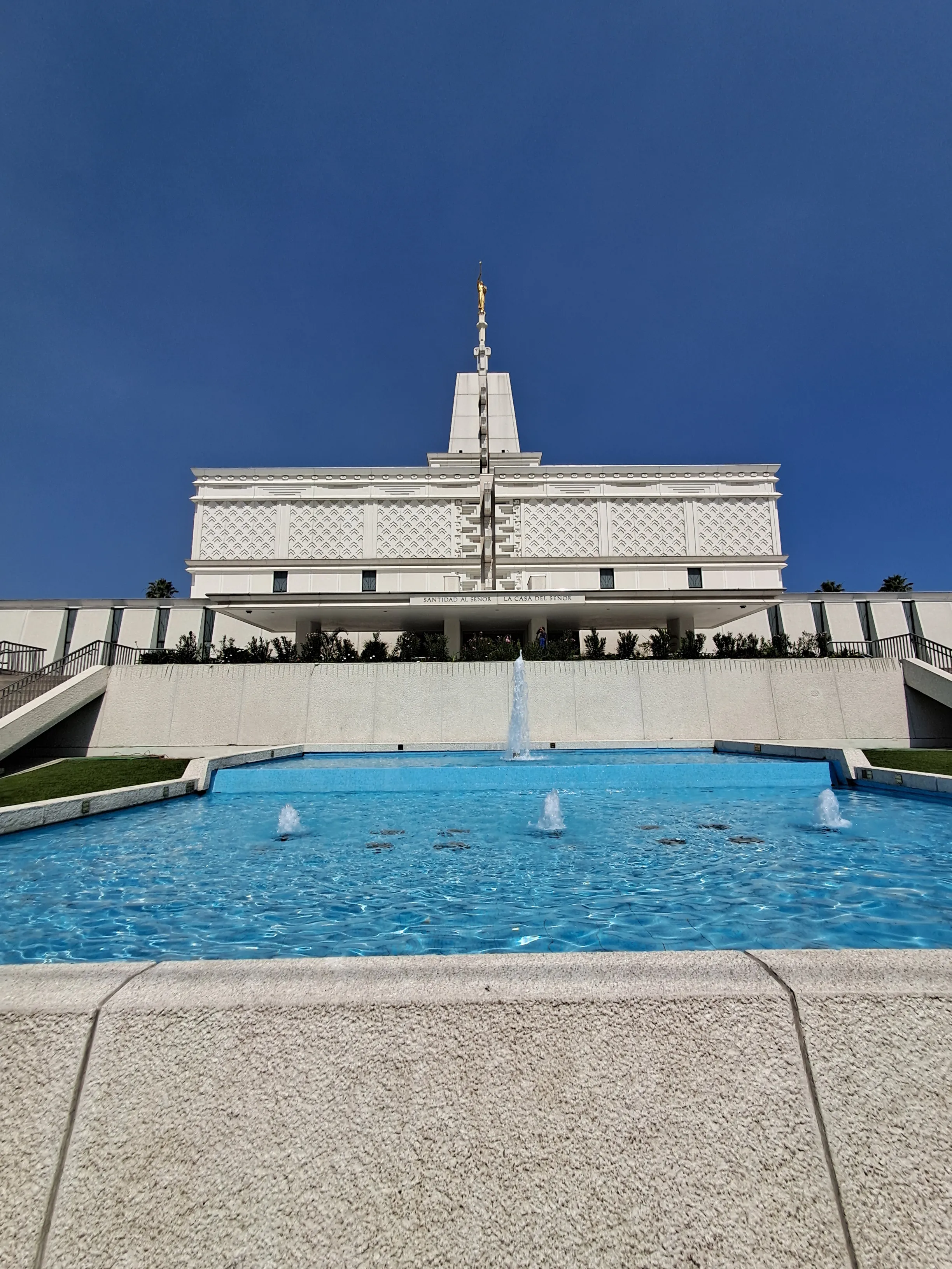 Mexico City temple with reflecting pool